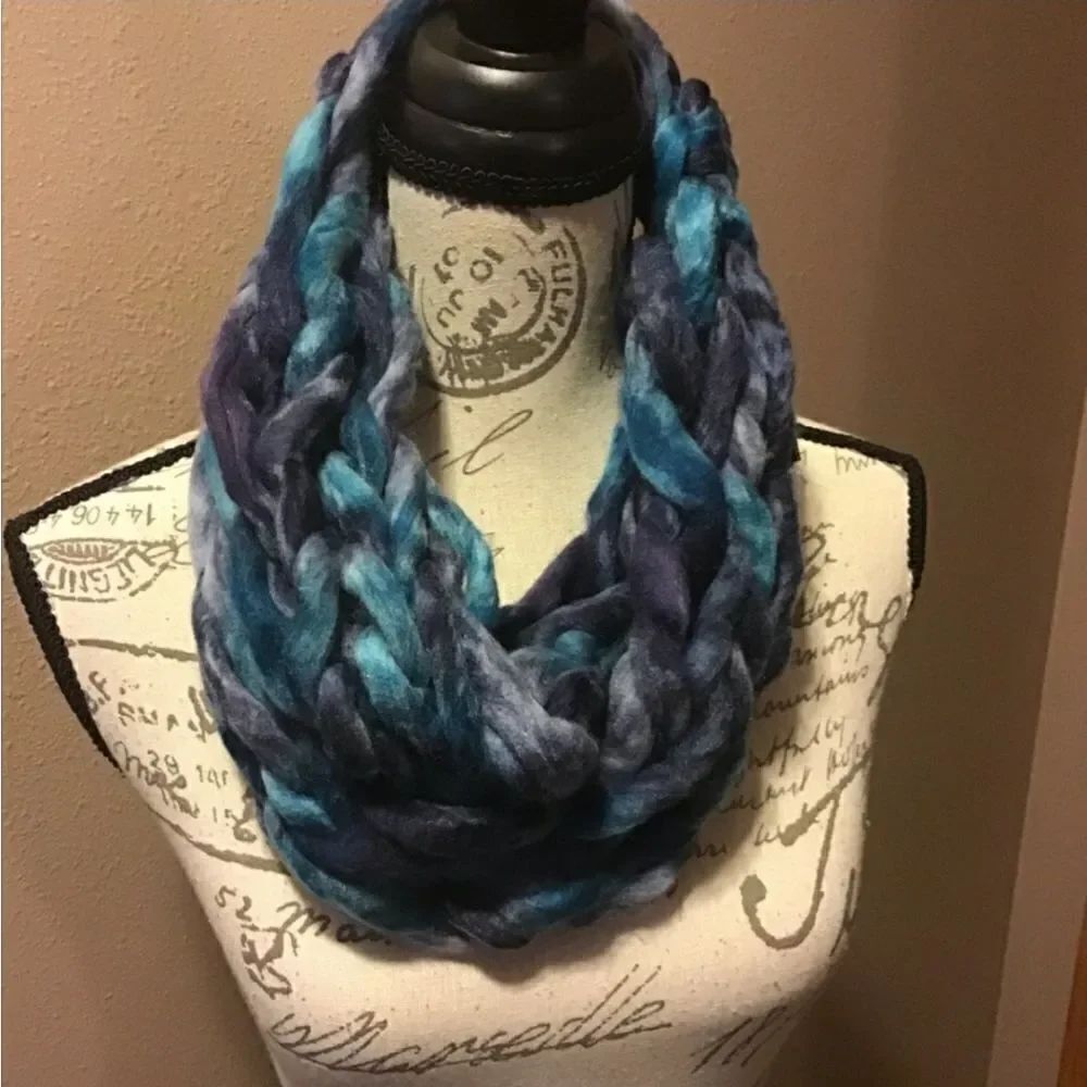 💐Gorgeous Chunky Knit Infinity Scarf - Picture 2 of 5